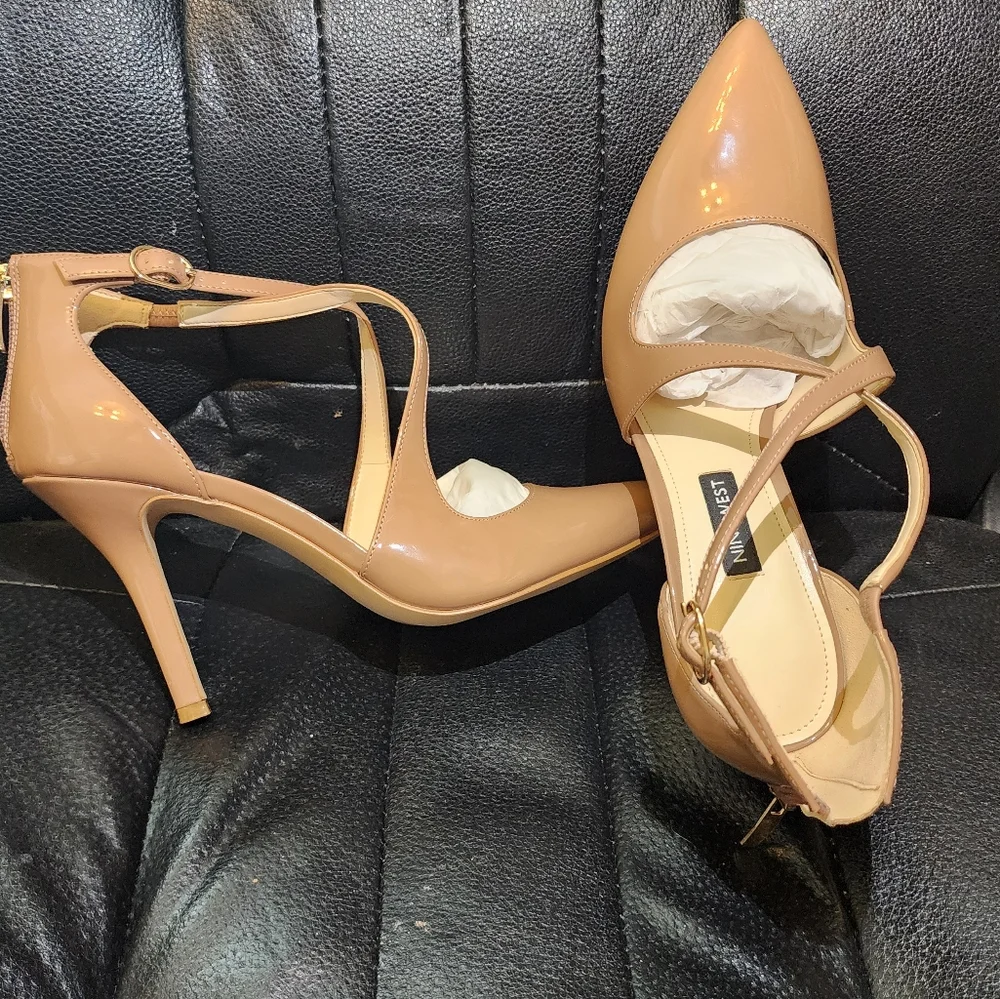 Patent Leather Medium Nude Pumps - Picture 2 of 3